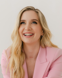 Photo of Rachel Harris