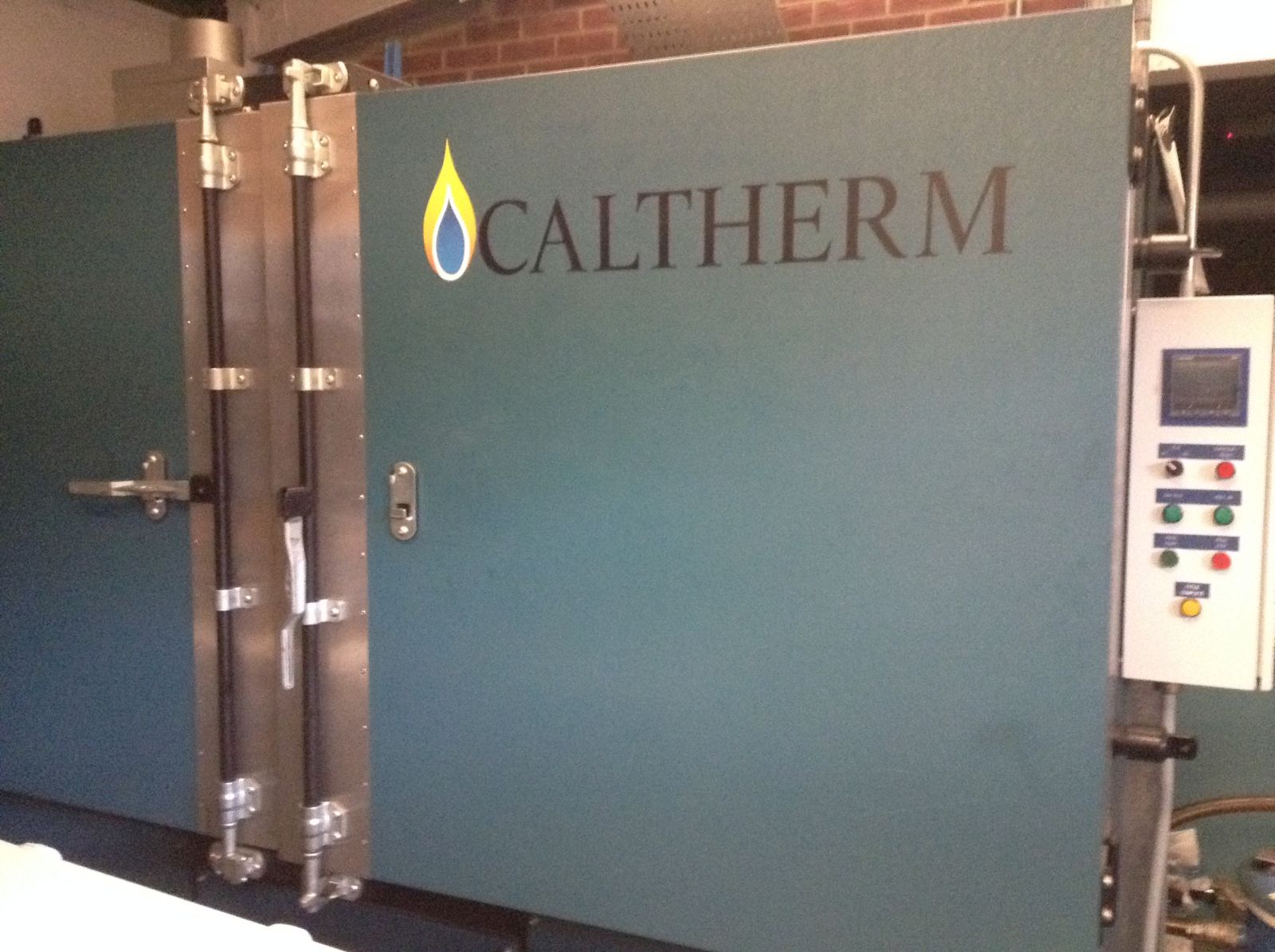 Enhanced composites and structures facility 2x1x1 oven 200c