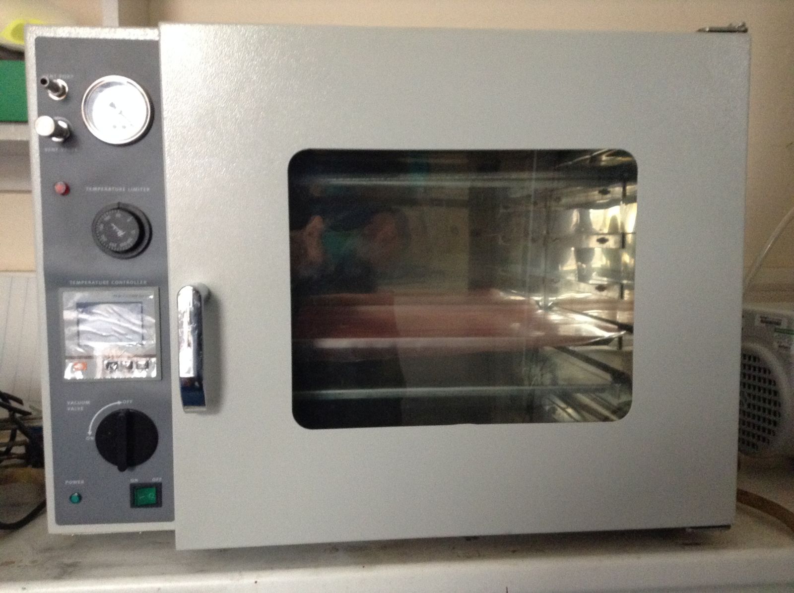 Enhanced composites and structures facility Vacuum oven