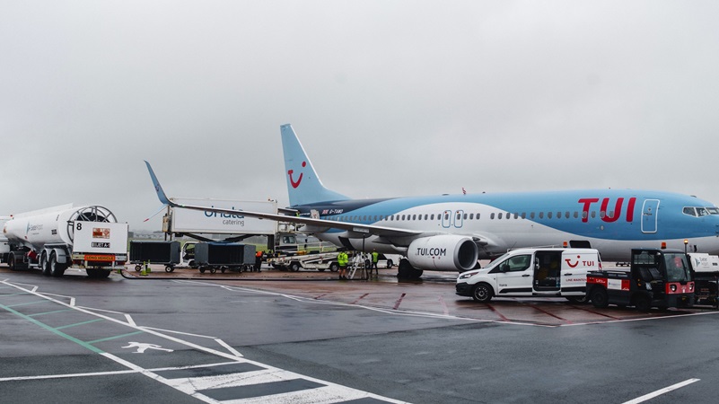 Refuelling truck with TUI aircraft at Exeter Airport