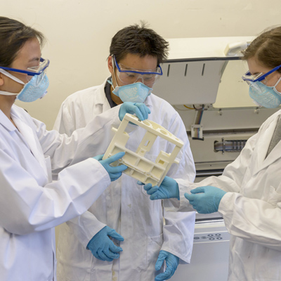 2016 04 CranfieldImage StudentsWorkingInTheLab Technology Teaser 01